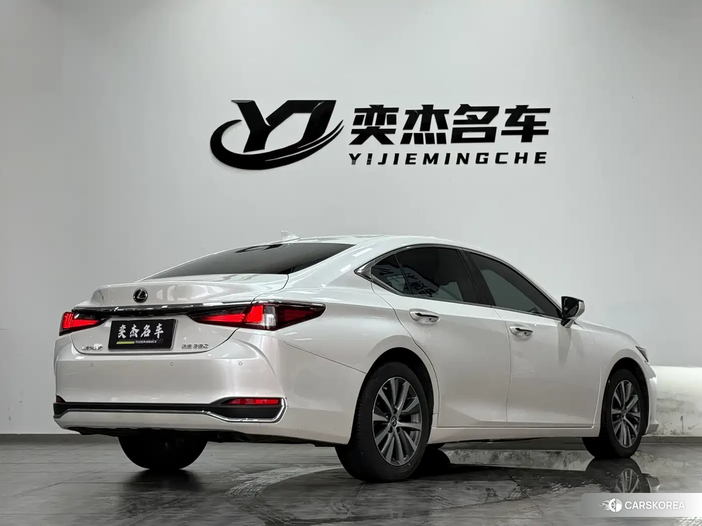 Lexus ES 2021 Белый из Китая