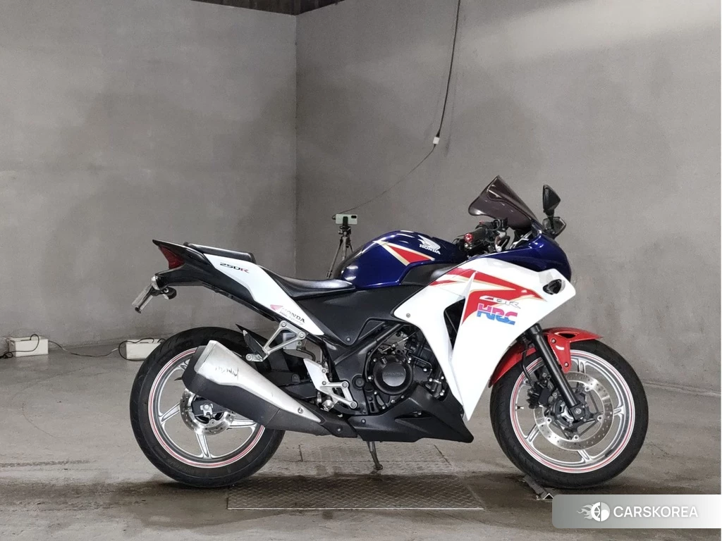 Проданный Honda CBR250R 2011 из Японии, фото 2