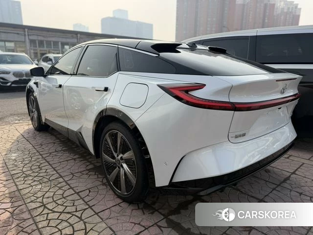 Toyota bZ5 2025 Белый из Китая