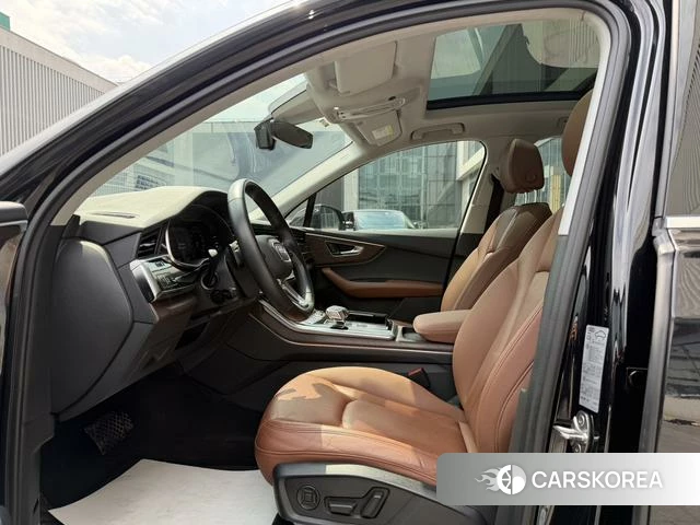 Audi Q7 2021 Черный из Китая