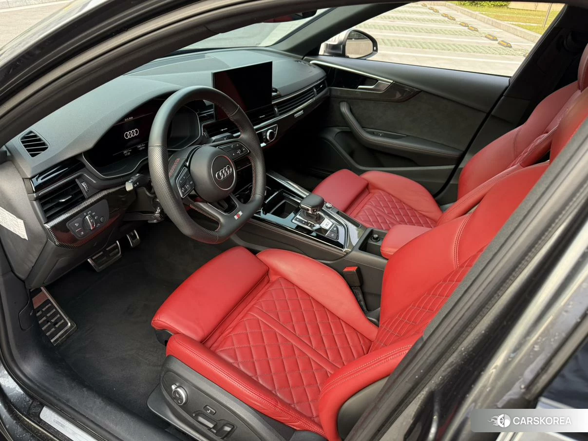 Audi S4 2020 Темно-серый из Китая