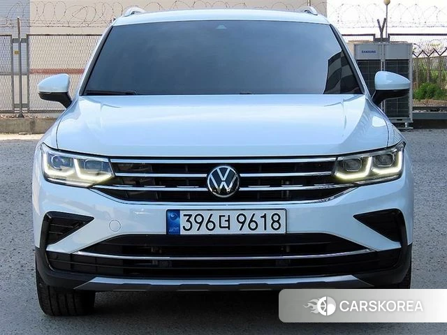 Volkswagen Tiguan second Generation 2022 Белый из Кореи