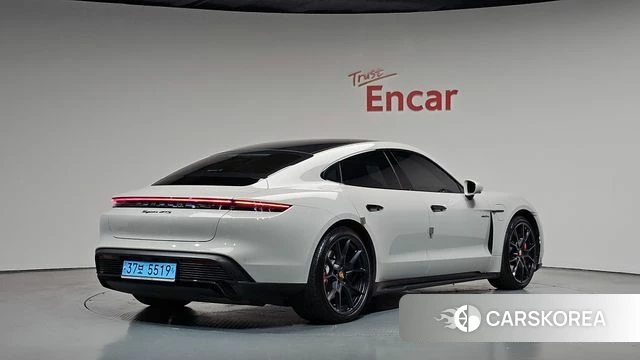 Porsche Taycan 2023 Серебристо-серый из Кореи