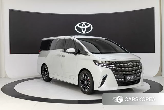 Toyota Elfa 2025 Белый из Китая