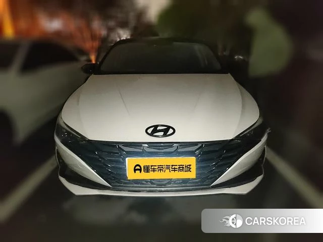Hyundai Elantra 2021 Белый из Китая