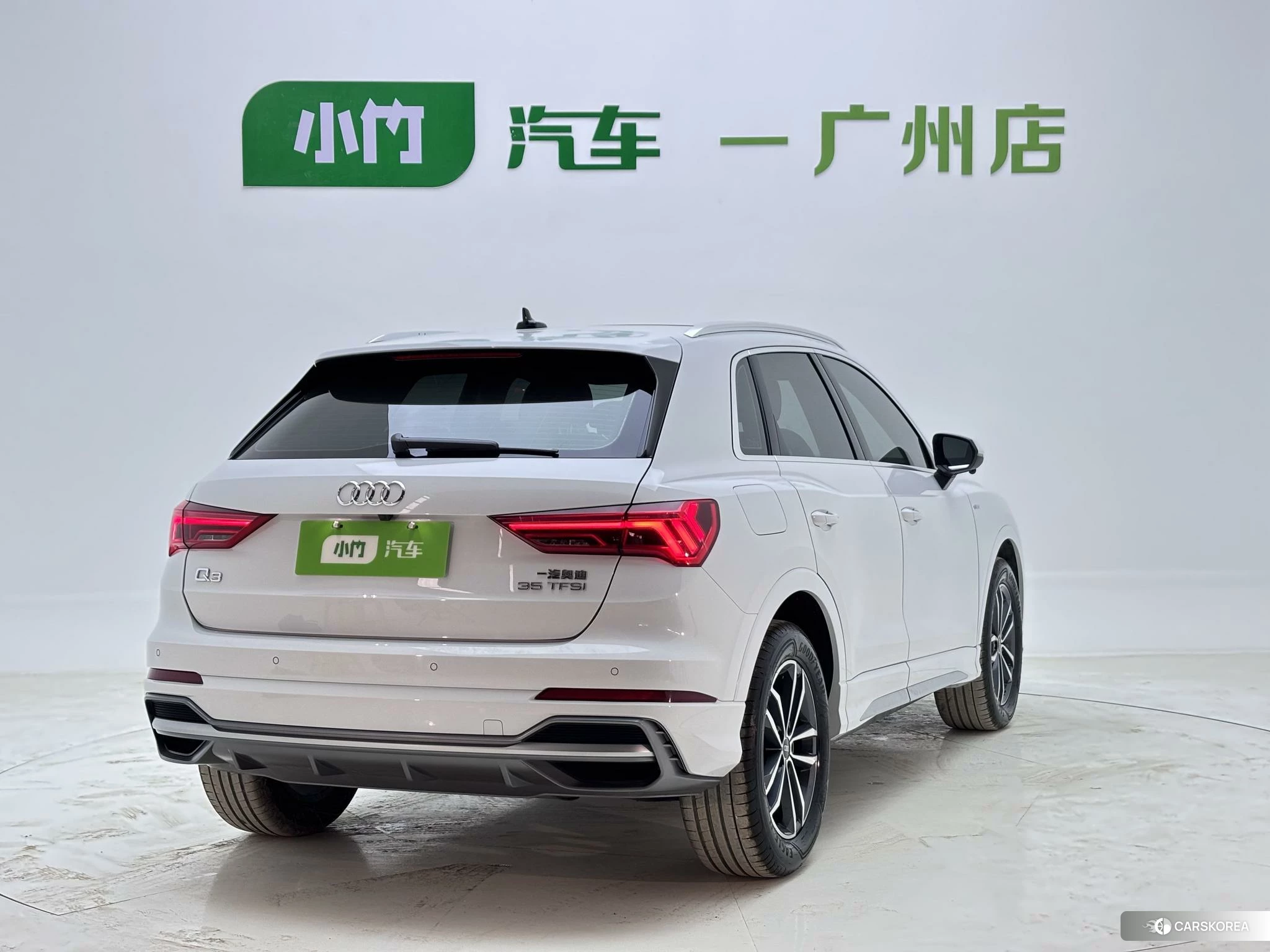 Audi Q3 2022 Белый из Китая