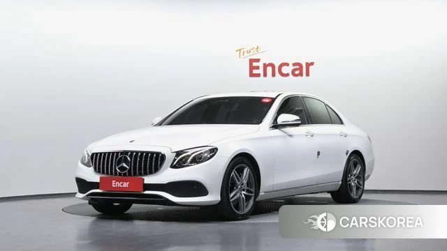 Mercedes-Benz E-Class W213 2018 Белый из Кореи