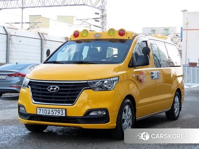 Hyundai The New Grand Starex 2018 Желтый из Кореи