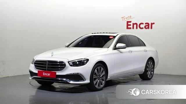 Mercedes-Benz E-Class W213 2023 Белый из Кореи