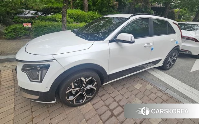 Kia Di Ol Nu Niro 2025 Белый из Кореи
