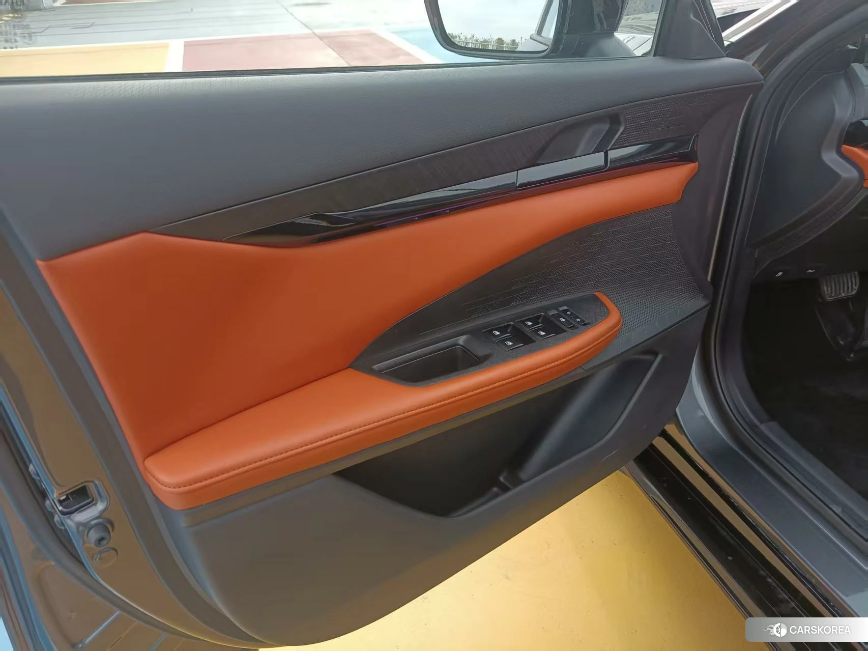 Chang'an UNI-V 2023 Темно-серый из Китая