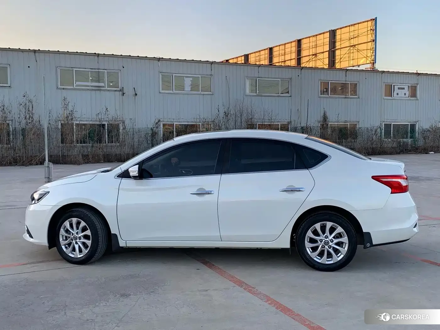 Nissan Sylphy 2024 Белый из Китая