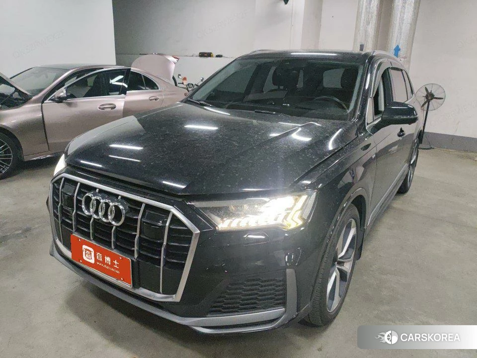 Audi Q7 2020 Черный из Китая