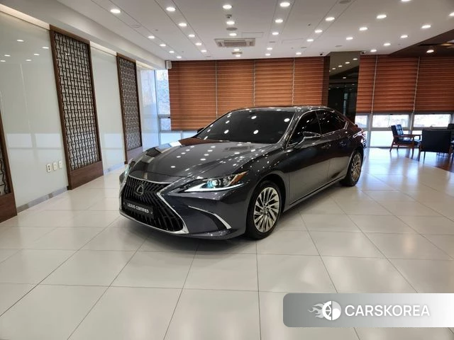 Lexus ES300h 7th generation 2024 Серый из Кореи
