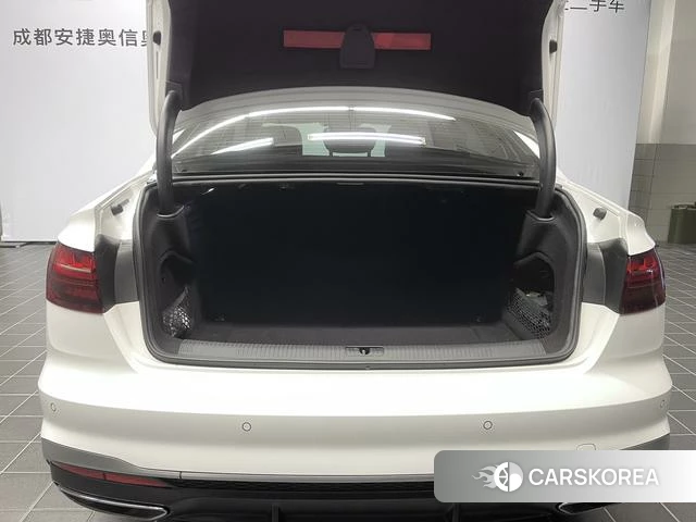 Audi A4L 2021 Белый из Китая
