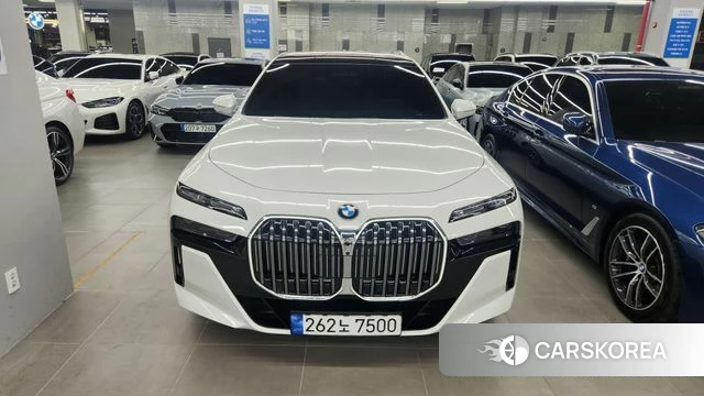 BMW 7 Series (G70) 2023 Белый из Кореи