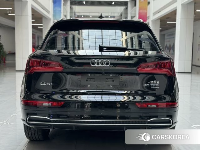 Audi Q5L 2021 Черный из Китая