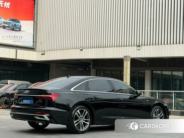 Audi A6L 2023 Черный из Китая