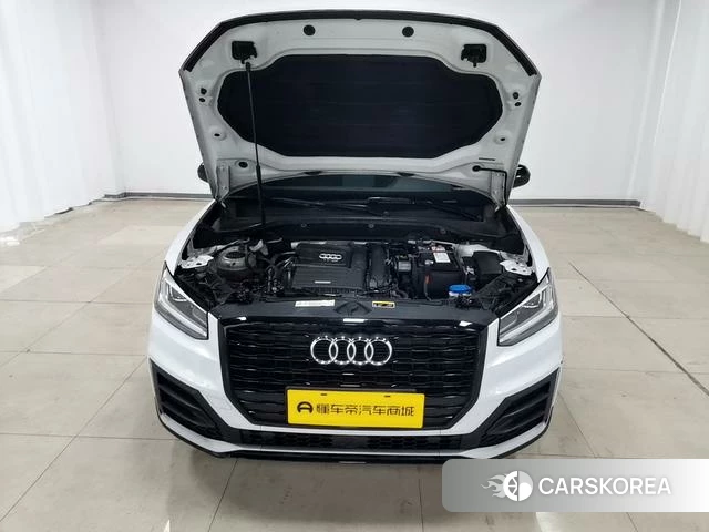 Audi Q2L 2021 Белый из Китая