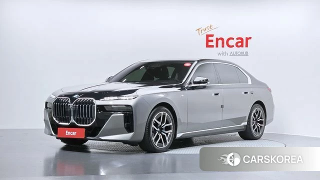 BMW 7 Series (G70) 2025 Серебряный двухцветный из Кореи