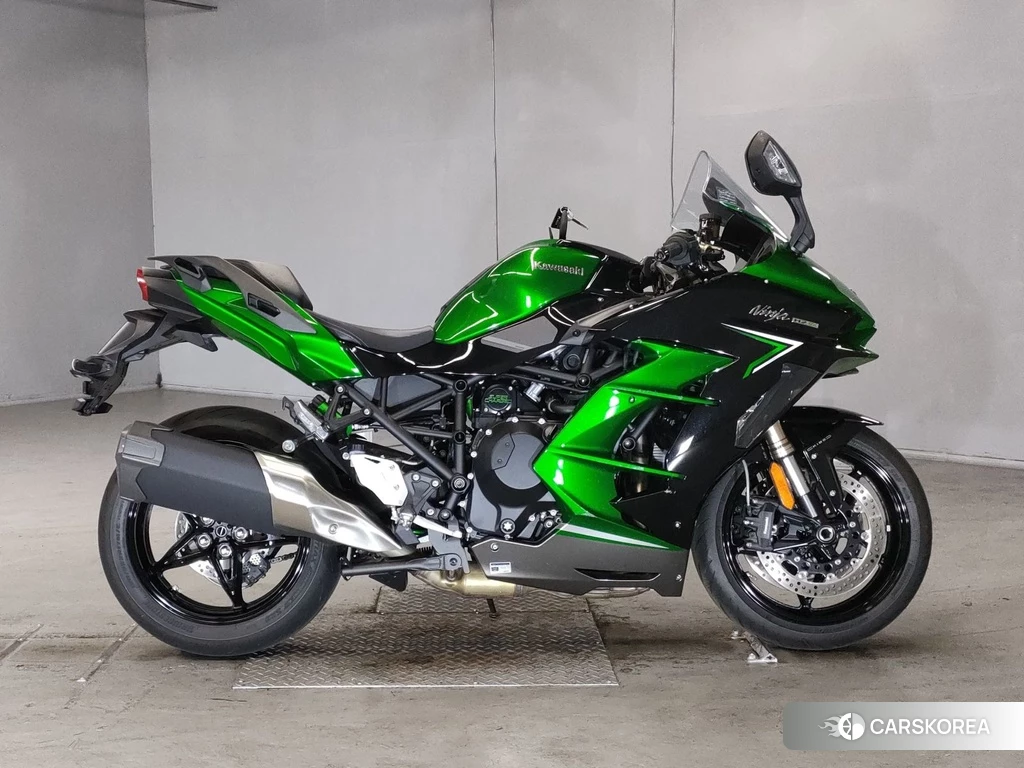 Проданный Kawasaki NINJA H2 SX 2023 из Японии