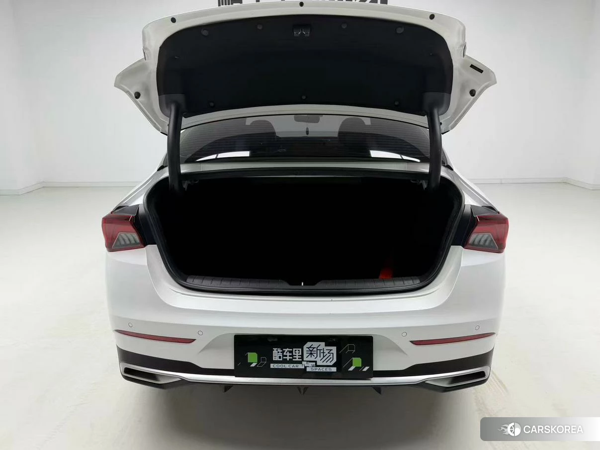 Kia K5 2021 Белый из Китая