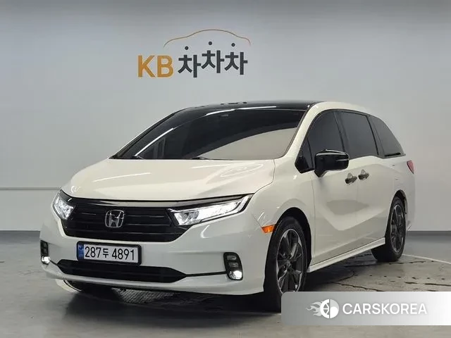 Honda Odyssey 2022 Белый из Кореи