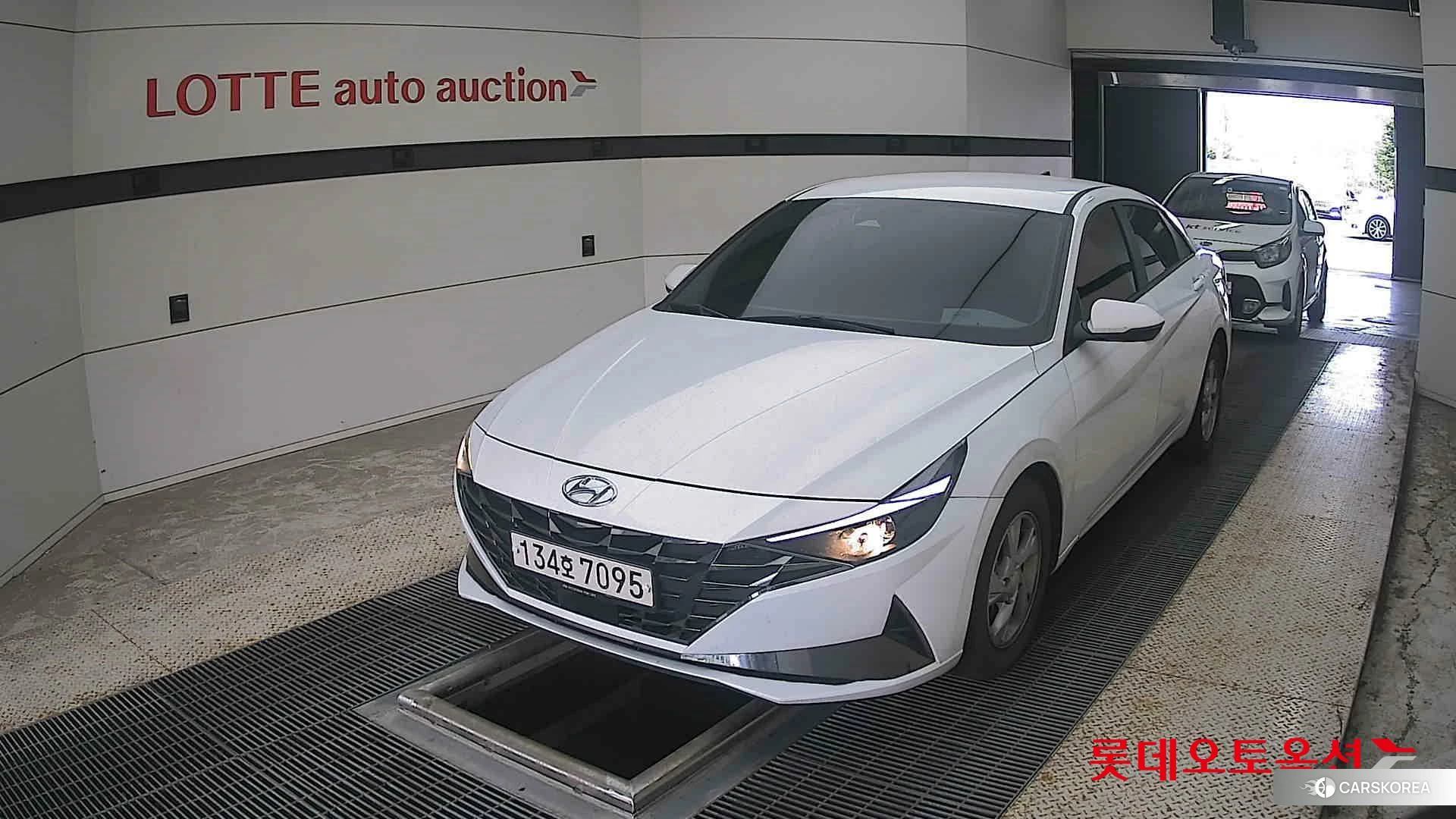 Hyundai Avante 2021 Polar White из Кореи