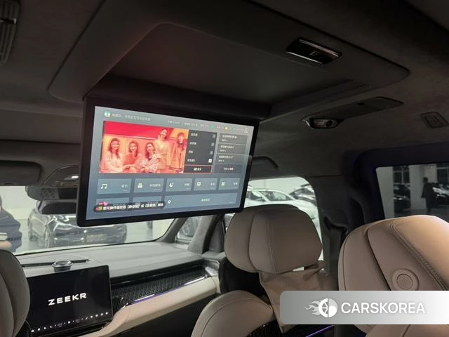 Extremely krypton ZEEKR 009 2023 Белый из Китая