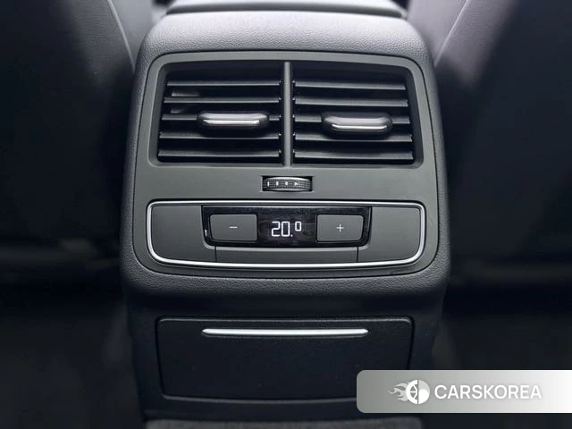 Audi A4L 2025 Темно-серый из Китая
