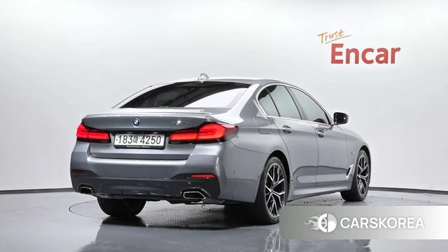 BMW 5 Series (G30) 2023 Серебристо-серый из Кореи