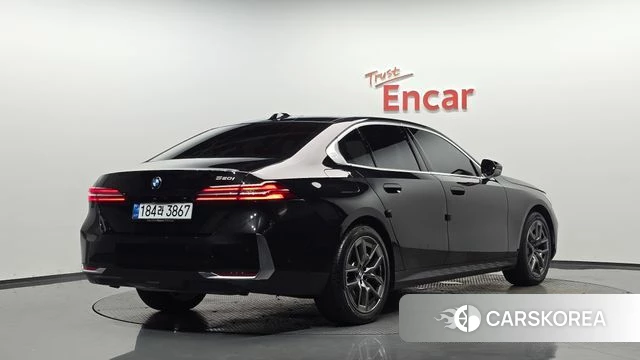 BMW 5 Series (G60) 2025 Черный из Кореи