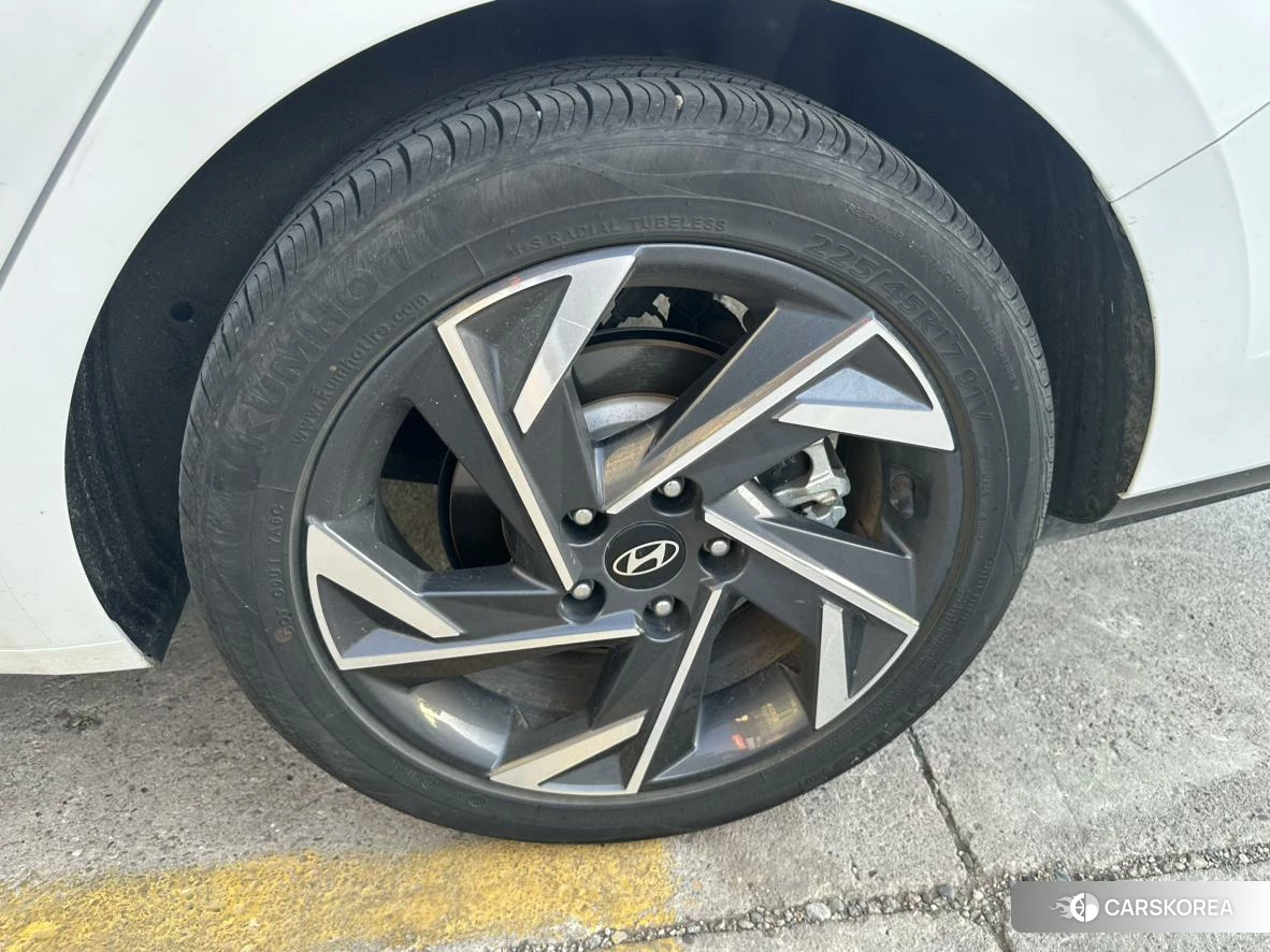 Hyundai Elantra 2023 Белый из Китая