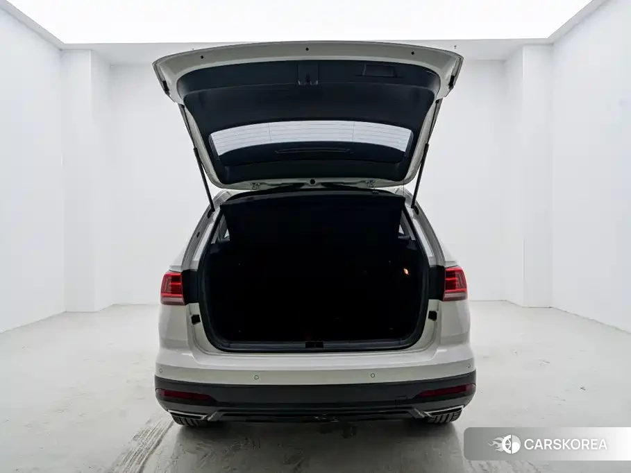 Volkswagen Tharu 2022 Белый из Китая