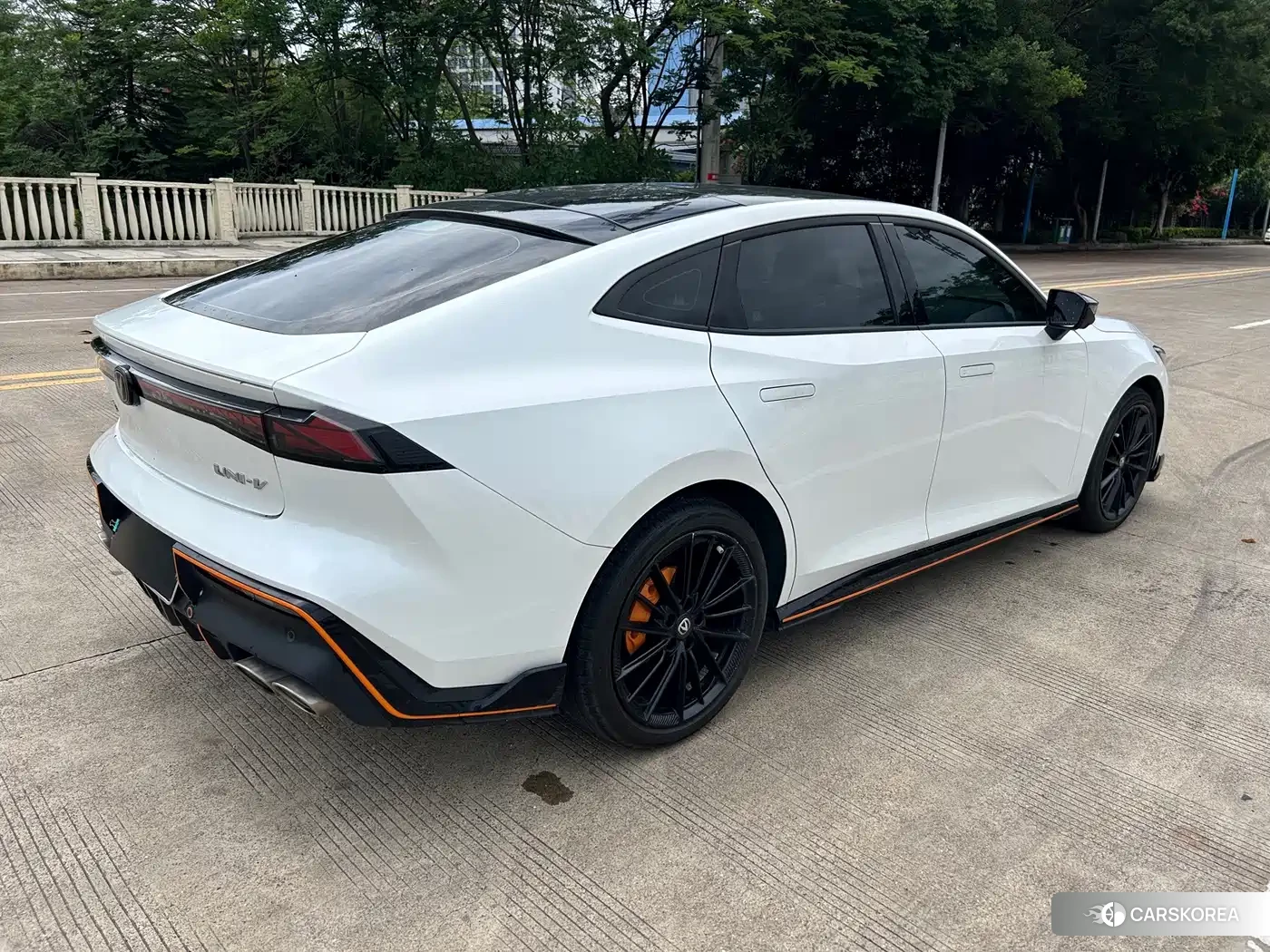 Chang'an UNI-V 2023 Белый из Китая