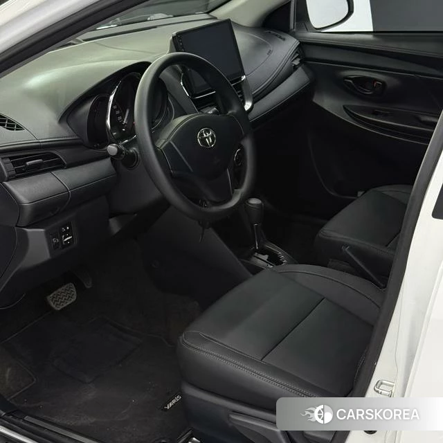Toyota YARIS L Zhixuan 2021 Белый из Китая