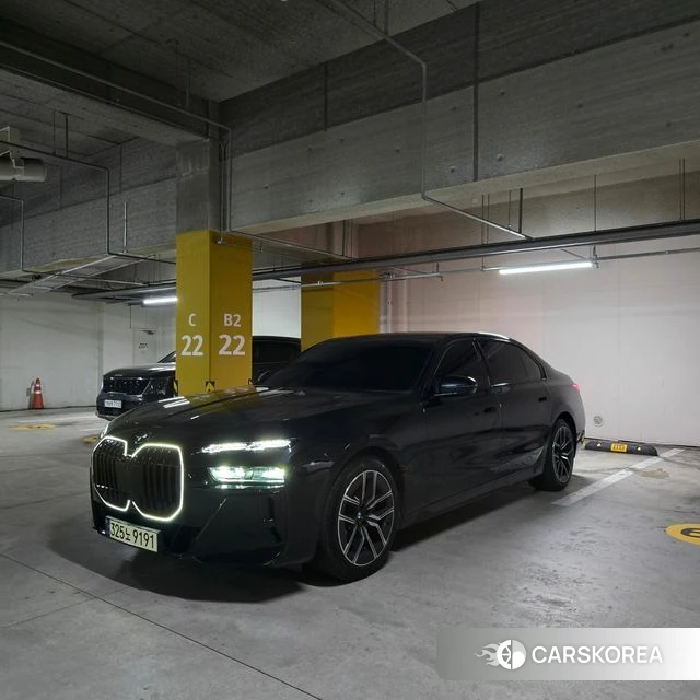 BMW 7 Series (G70) 2023 Черный из Кореи