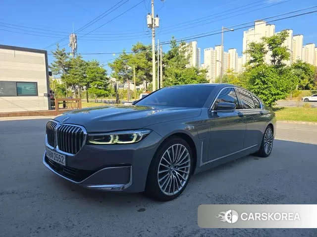 BMW 7 Series (G11) 2021 Серебристо-серый из Кореи