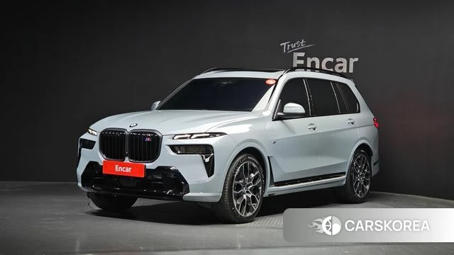 BMW X7 (G07) 2024 Светло-серебряный цвет из Кореи