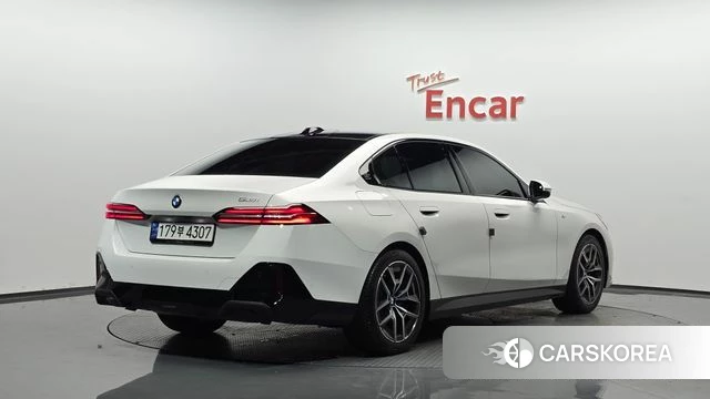 BMW 5 Series (G60) 2023 Белый из Кореи