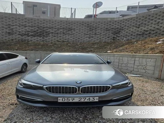 BMW 5 Series (G30) 2018 Серебристо-серый из Кореи