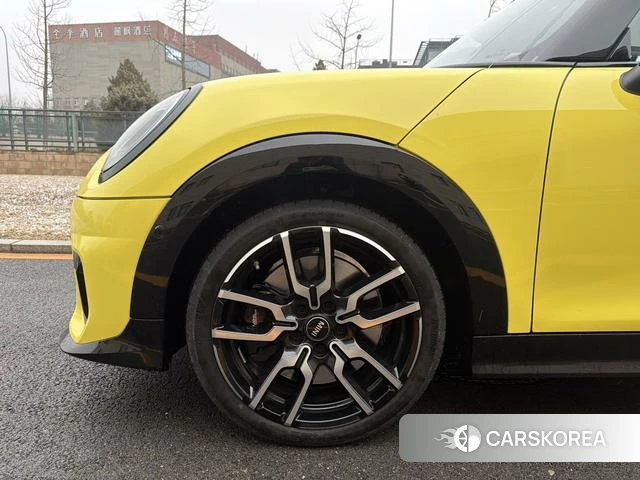 MINI Unknown 2025 Желтый из Китая