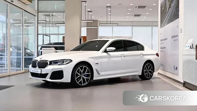 BMW 5 Series (G30) 2022 Белый из Кореи