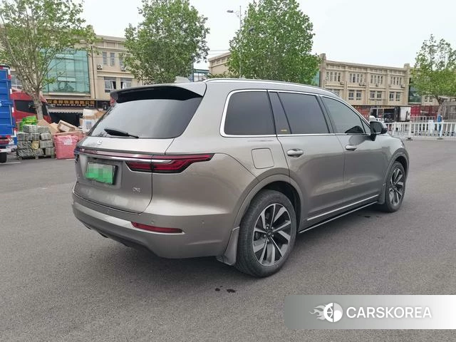 Ideal car Ideal ONE 2023 Серебристо-серый из Китая