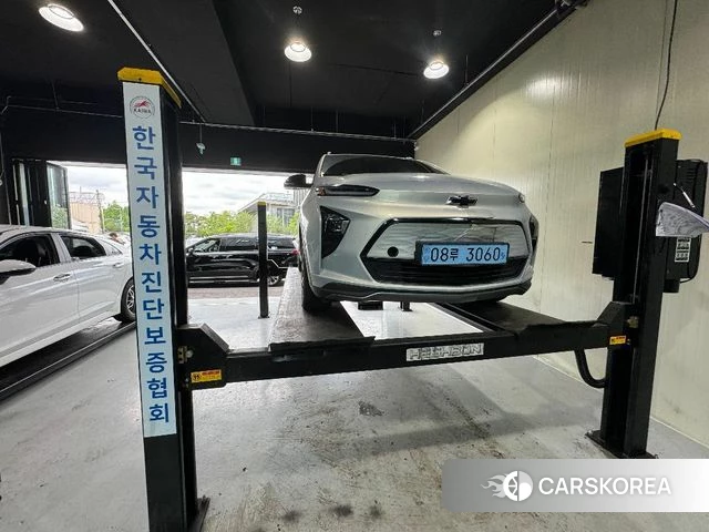 Chevrolet (GM Daewoo) Bolt EUV 2023 Серебристо-серый из Кореи