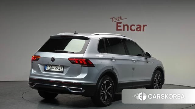 Volkswagen Tiguan second Generation 2022 Серебристо-серый из Кореи
