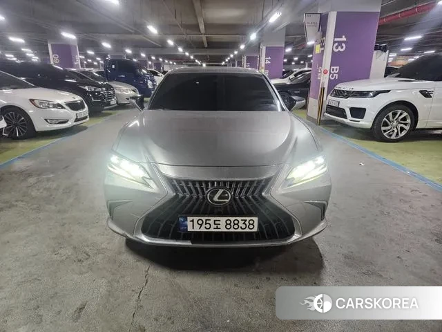 Lexus ES300h 7th generation 2023 Серый из Кореи