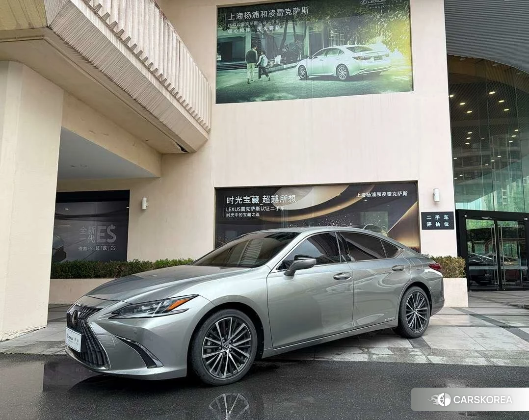 Lexus ES 2021 Серебристо-серый из Китая