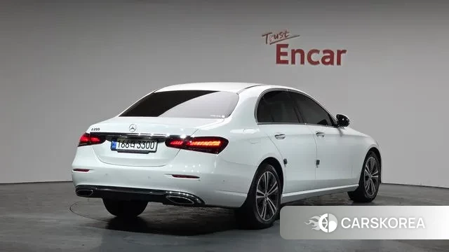 Mercedes-Benz E-Class W213 2022 Белый из Кореи