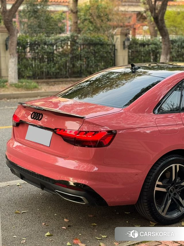 Audi A4L 2022 Красный из Китая